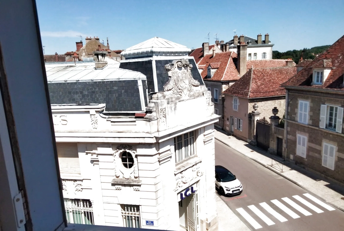 Appartement T2 loué avec cave et ascenseur à Avallon, investissement sécurisé 