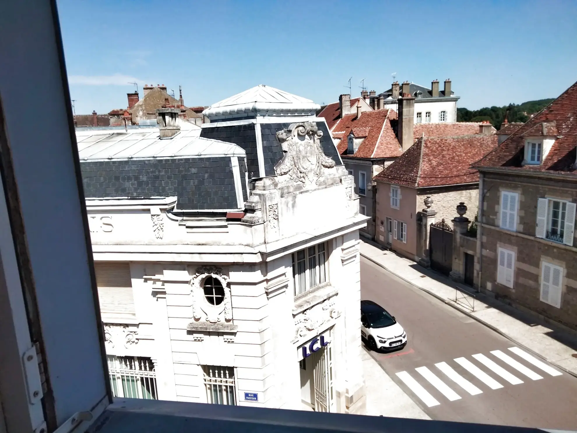 Appartement T2 loué avec cave et ascenseur à Avallon, investissement sécurisé 