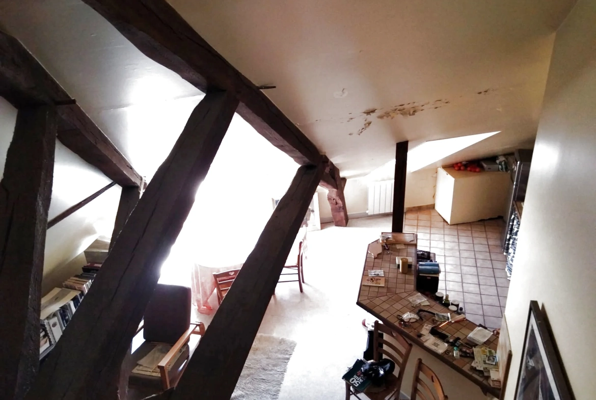 Appartement T2 loué avec cave et ascenseur à Avallon, investissement sécurisé 
