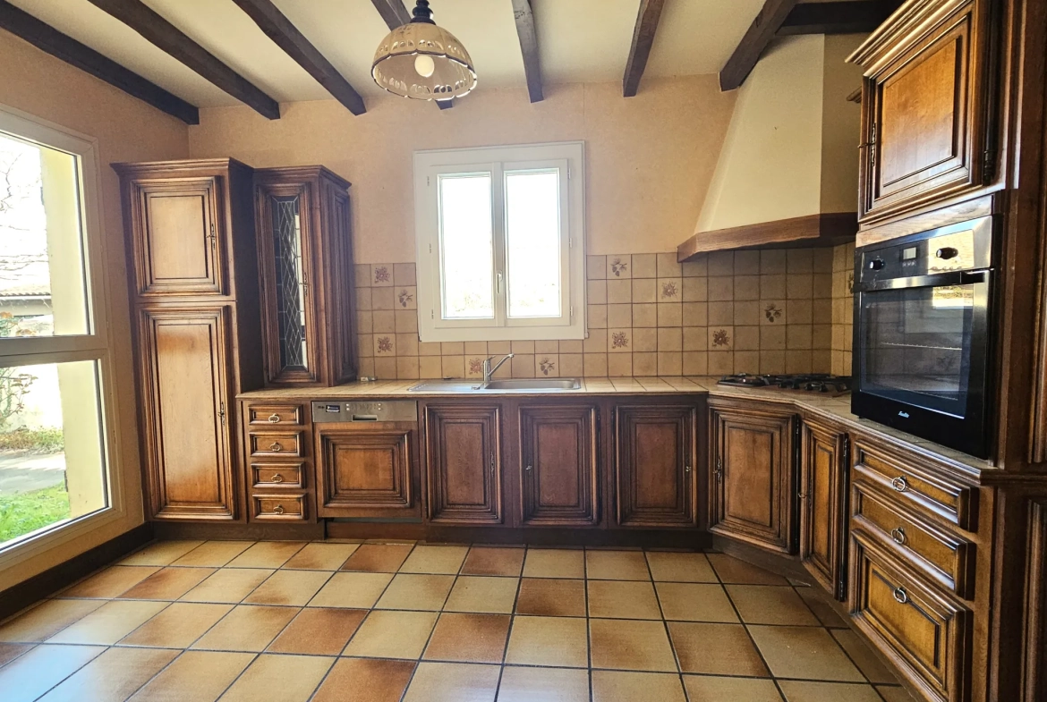 Belle maison à vendre à Carcassonne avec 4 chambres, garage et jardin 
