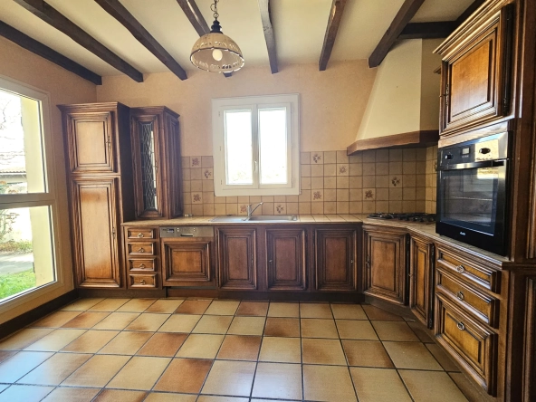 Belle maison à vendre à Carcassonne avec 4 chambres, garage et jardin 