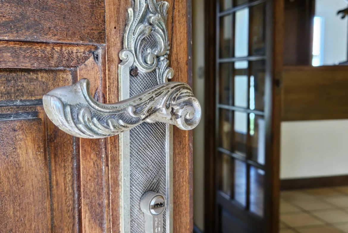 Belle maison à vendre à Carcassonne avec 4 chambres, garage et jardin 