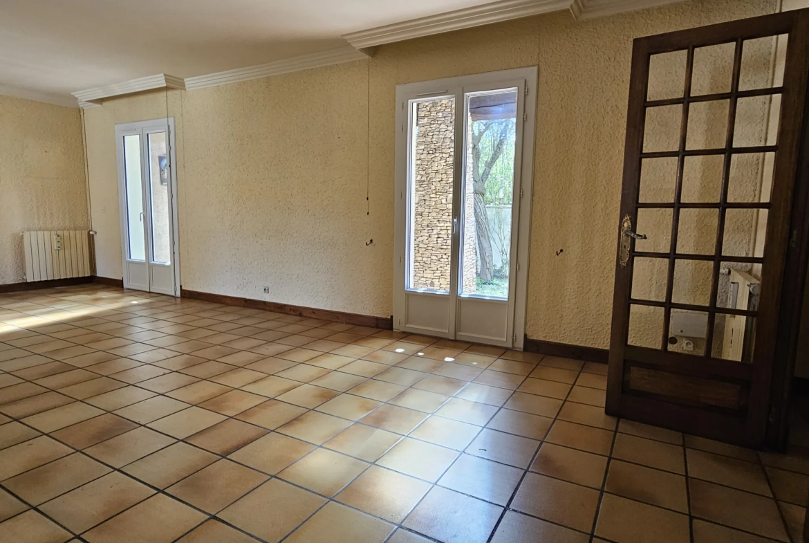 Belle maison à vendre à Carcassonne avec 4 chambres, garage et jardin 