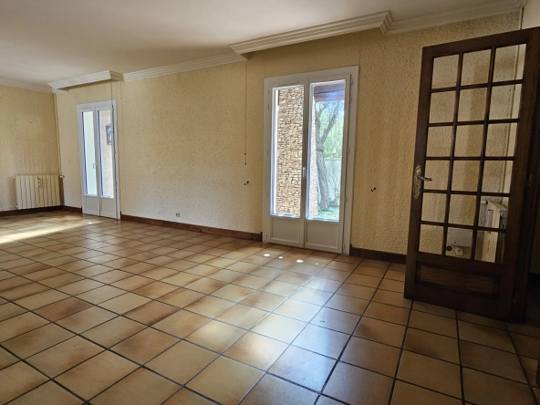 Belle maison à vendre à Carcassonne avec 4 chambres, garage et jardin 