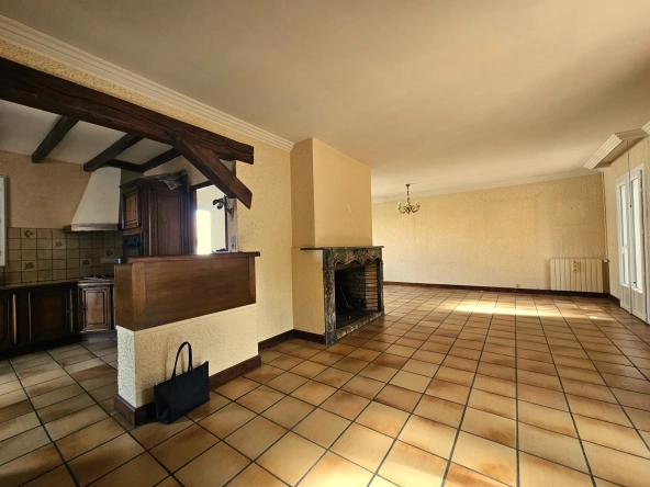 Belle maison à vendre à Carcassonne avec 4 chambres, garage et jardin 
