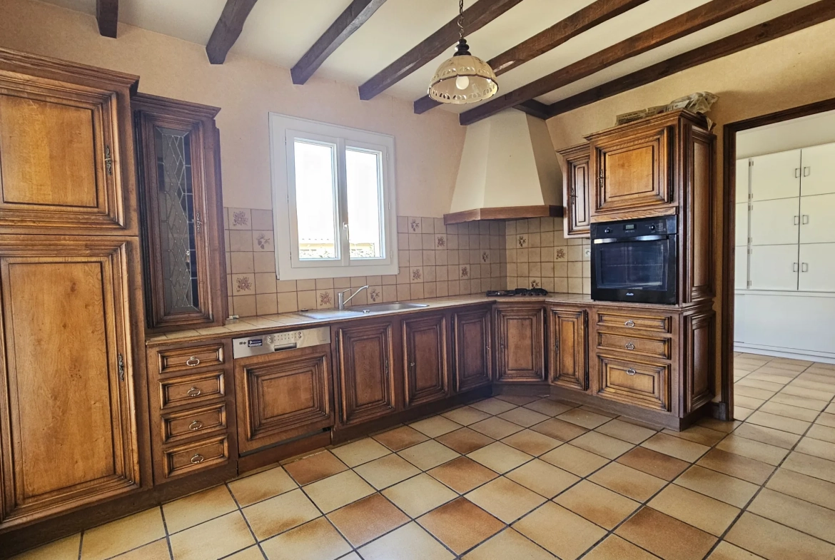 Belle maison à vendre à Carcassonne avec 4 chambres, garage et jardin 