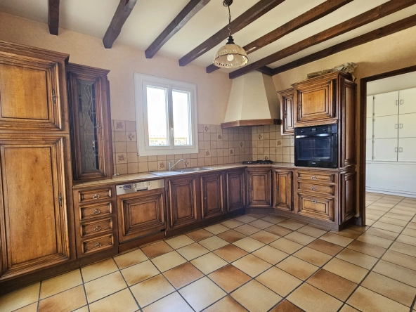 Belle maison à vendre à Carcassonne avec 4 chambres, garage et jardin 