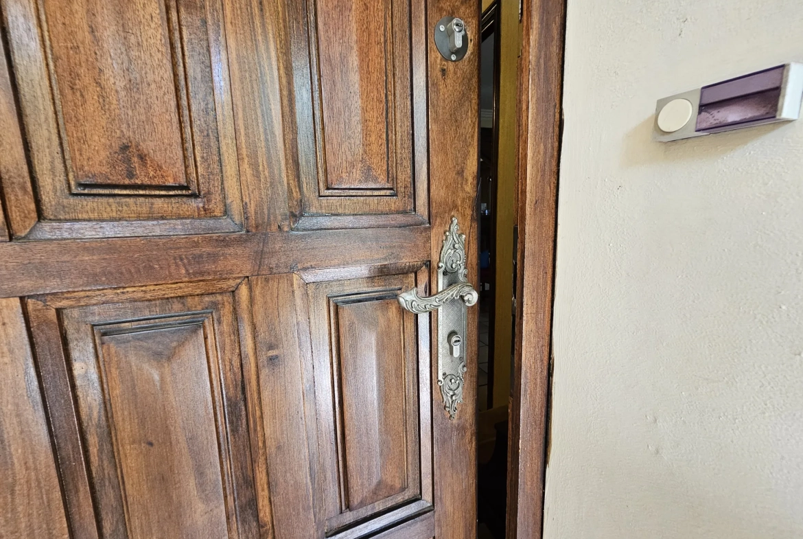 Belle maison à vendre à Carcassonne avec 4 chambres, garage et jardin 
