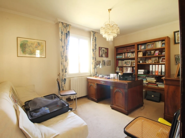 Belle maison à vendre à Carcassonne avec 4 chambres, garage et jardin 
