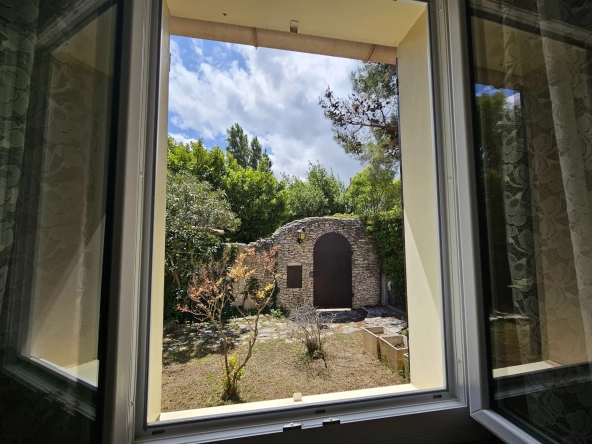 Belle maison à vendre à Carcassonne avec 4 chambres, garage et jardin 