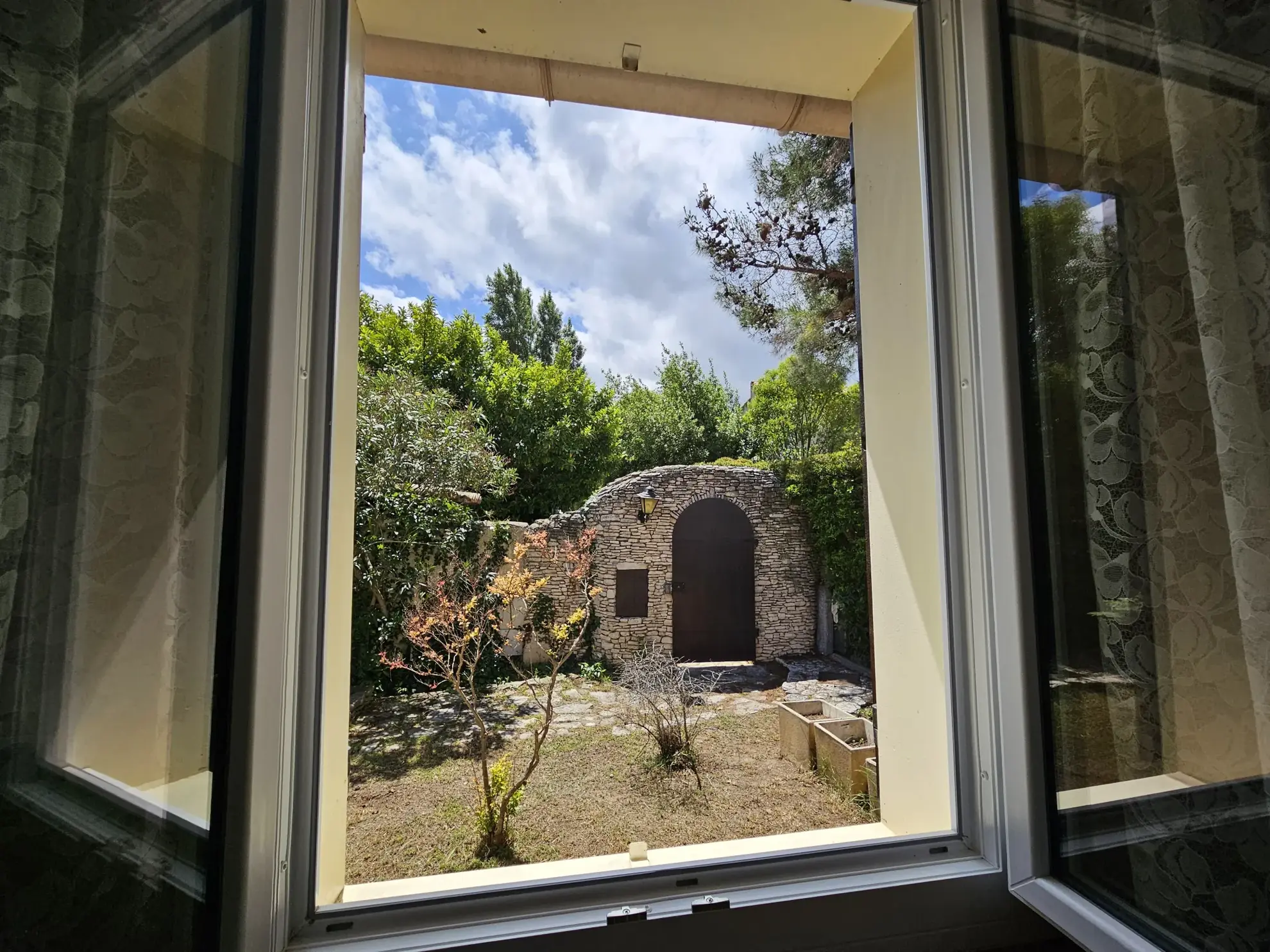Belle maison à vendre à Carcassonne avec 4 chambres, garage et jardin 