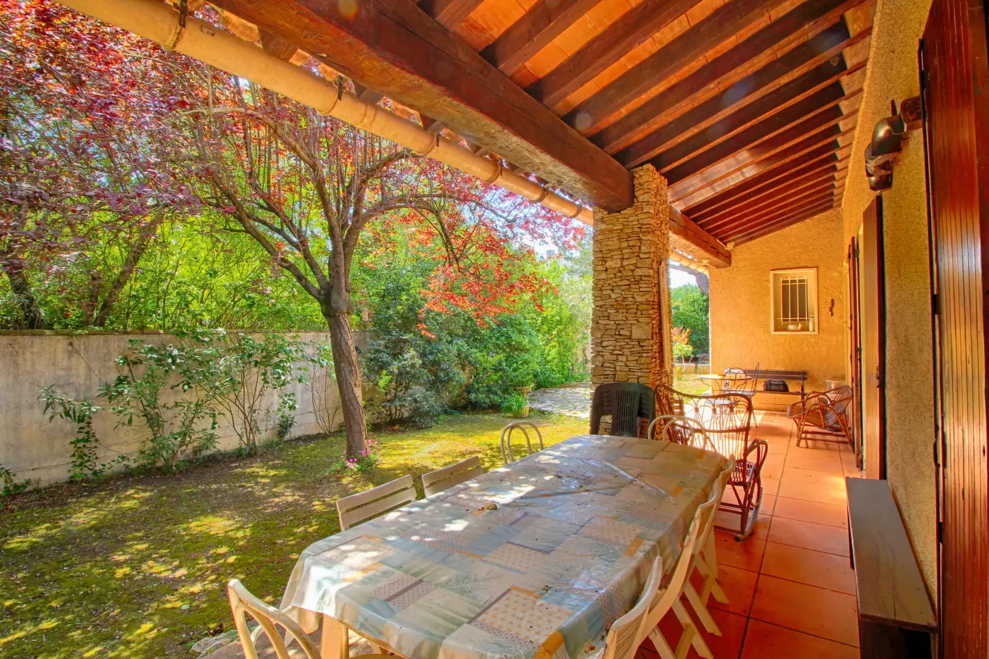 Belle maison à vendre à Carcassonne avec 4 chambres, garage et jardin 