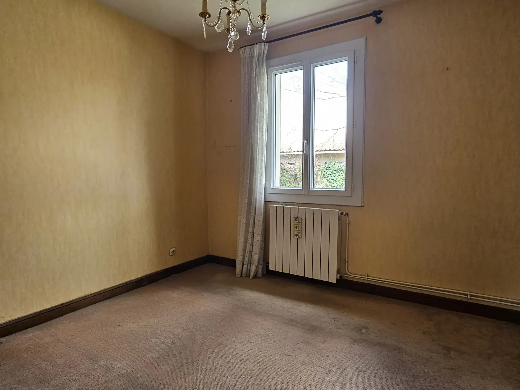 Belle maison à vendre à Carcassonne avec 4 chambres, garage et jardin 