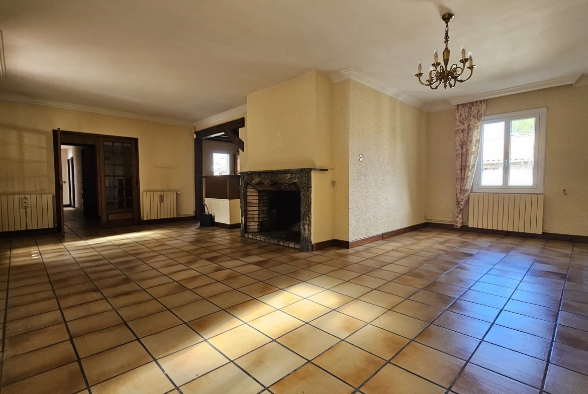 Belle maison à vendre à Carcassonne avec 4 chambres, garage et jardin 