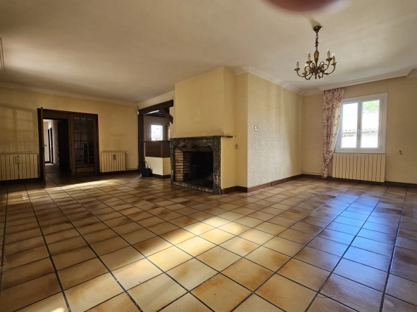 Belle maison à vendre à Carcassonne avec 4 chambres, garage et jardin 
