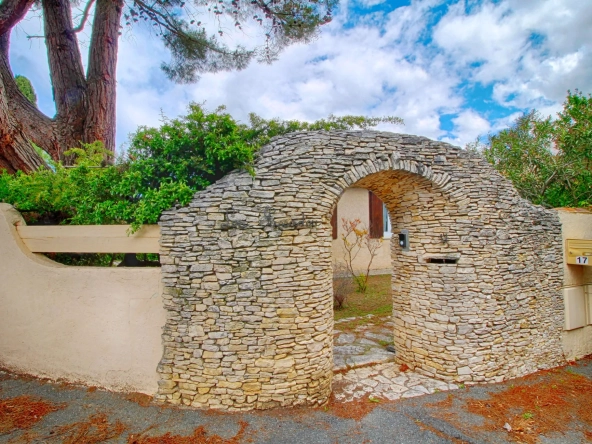 Belle maison à vendre à Carcassonne avec 4 chambres, garage et jardin 