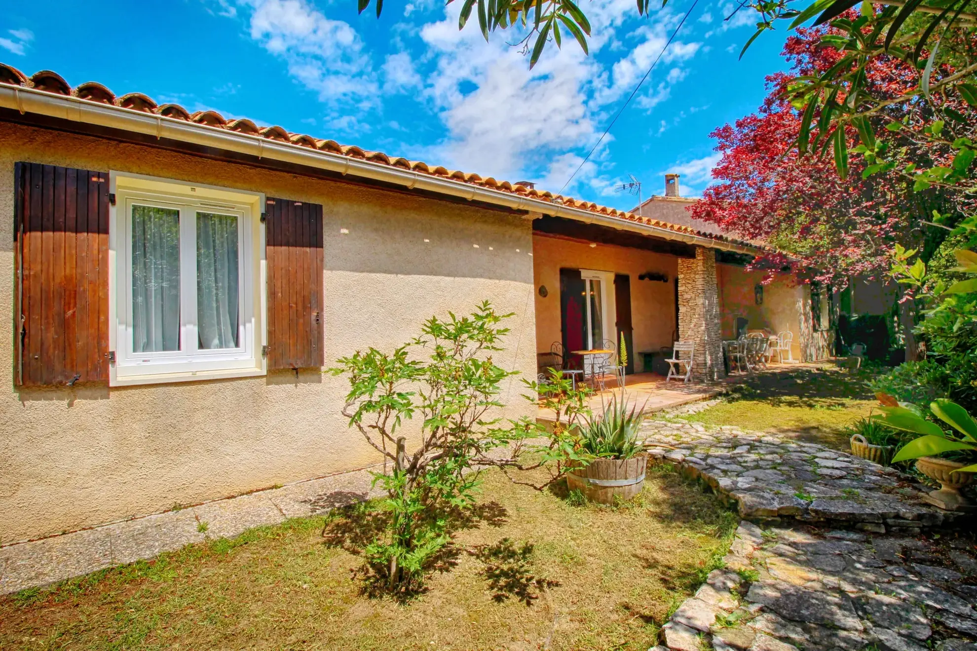 Belle maison à vendre à Carcassonne avec 4 chambres, garage et jardin 