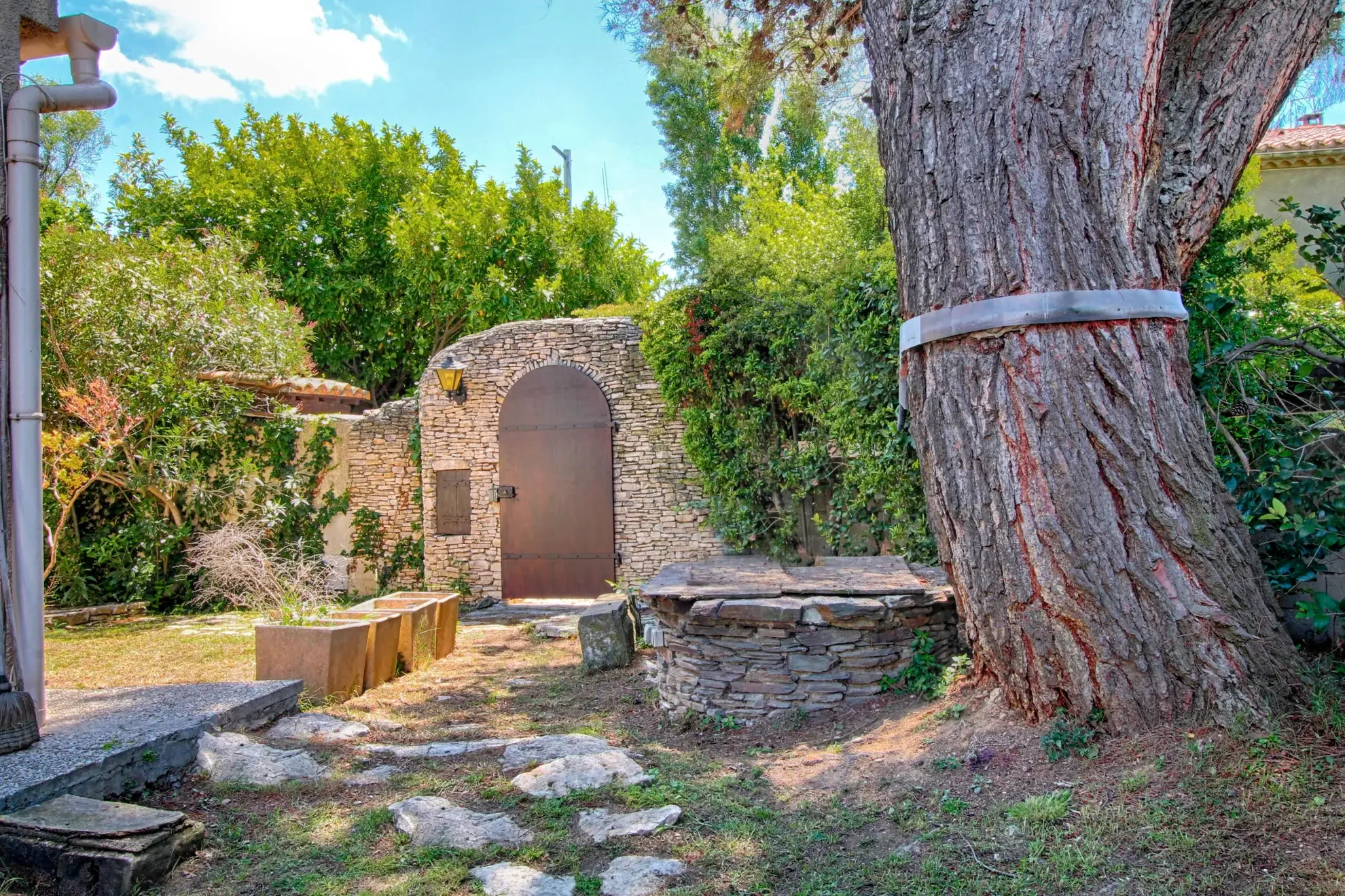 Belle maison à vendre à Carcassonne avec 4 chambres, garage et jardin 