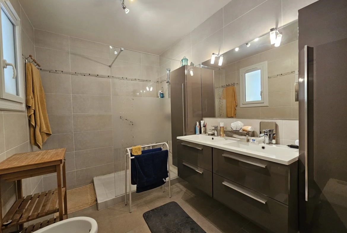 Belle maison à vendre à Carcassonne avec 4 chambres, garage et jardin 