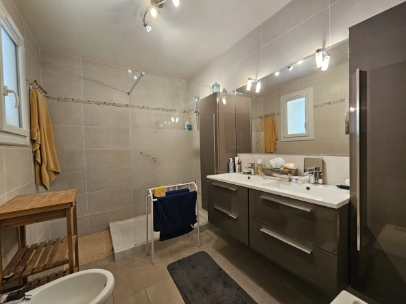 Belle maison à vendre à Carcassonne avec 4 chambres, garage et jardin 