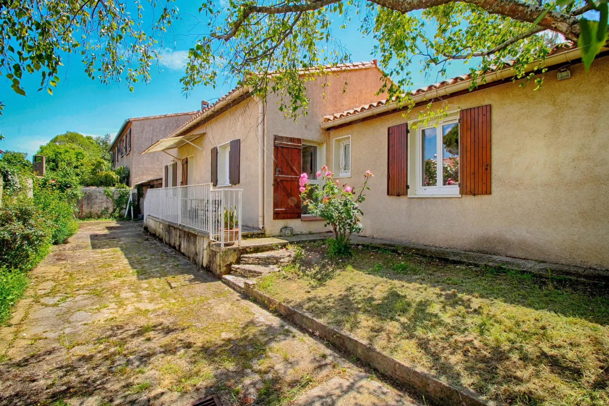 Belle maison à vendre à Carcassonne avec 4 chambres, garage et jardin 