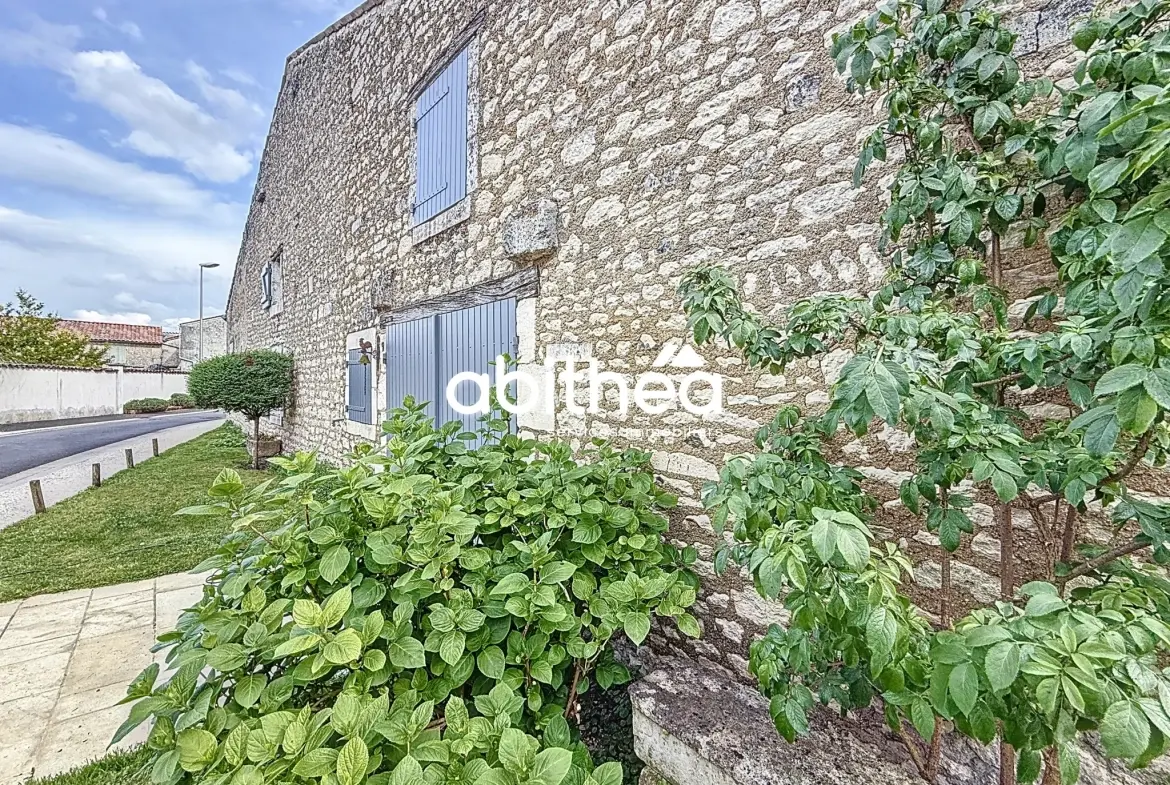 Charmante maison de village de 86m² avec garage et jardin proche de Cognac 