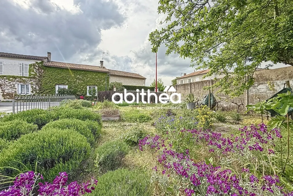 Charmante maison de village de 86m² avec garage et jardin proche de Cognac 
