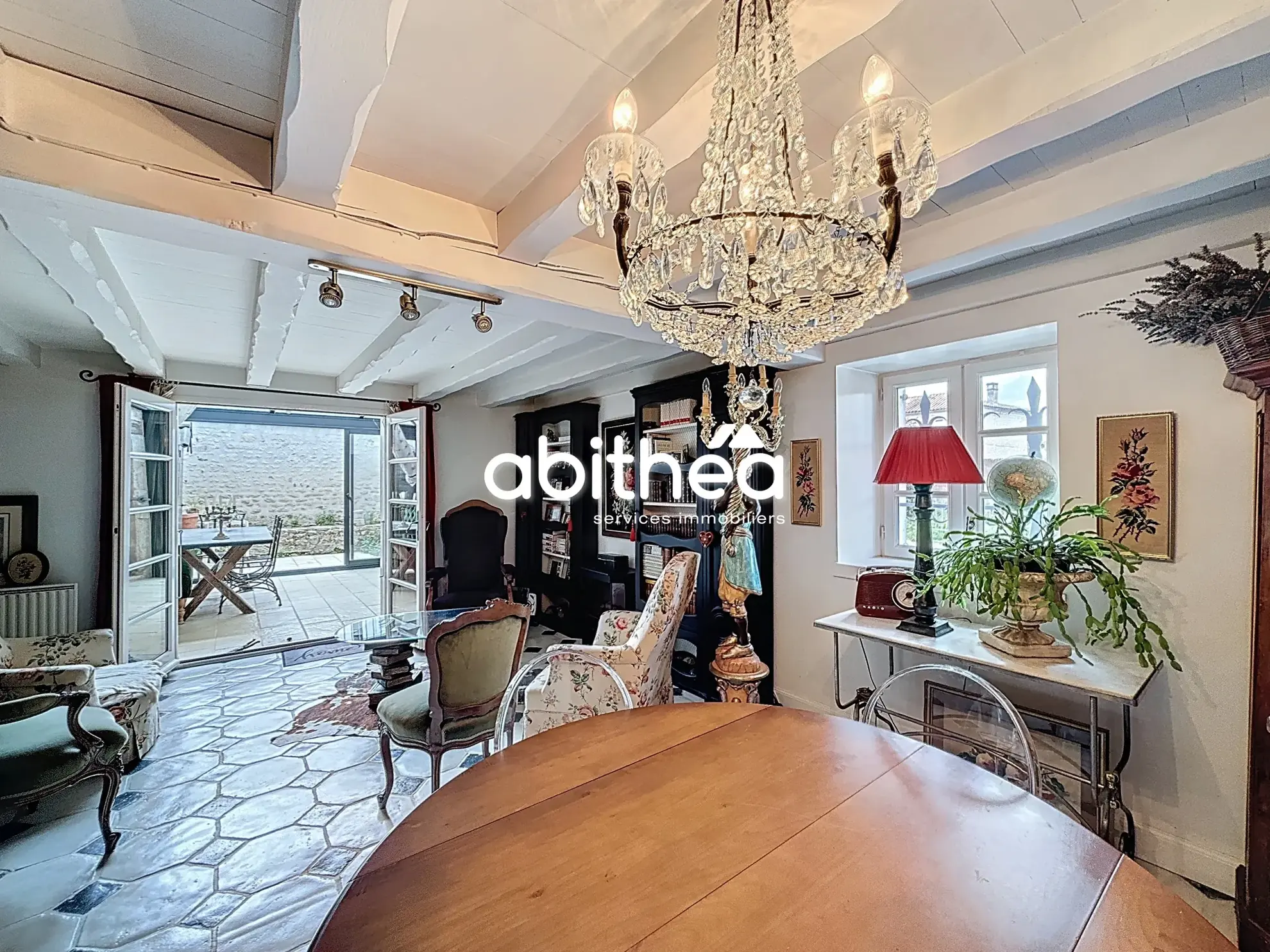 Charmante maison de village de 86m² avec garage et jardin proche de Cognac 