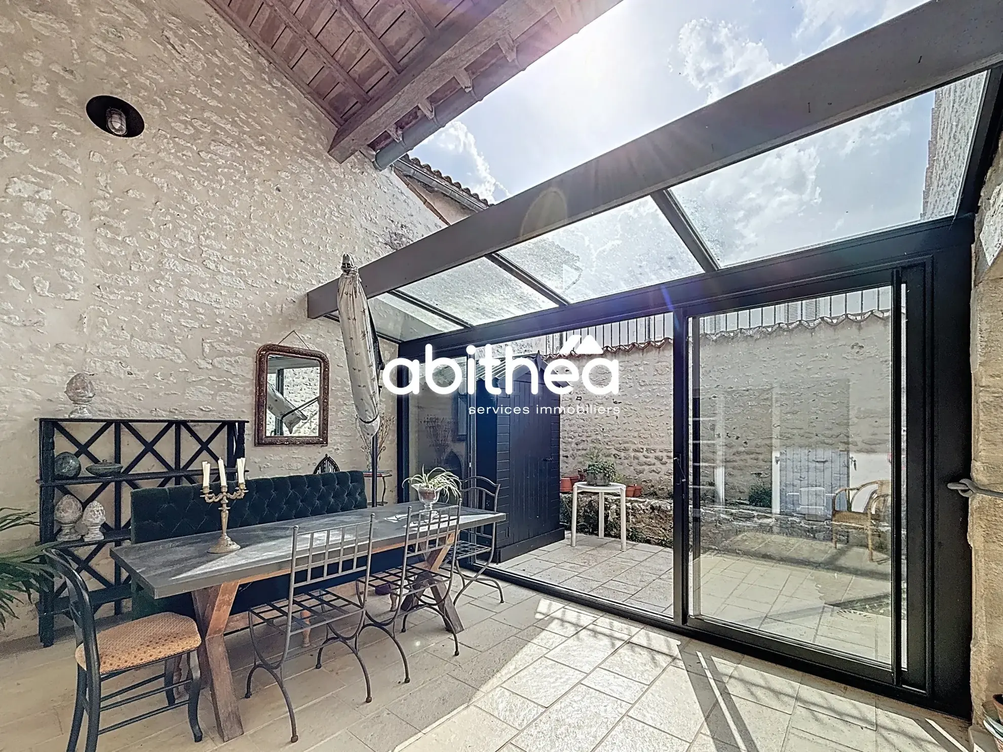 Charmante maison de village de 86m² avec garage et jardin proche de Cognac 