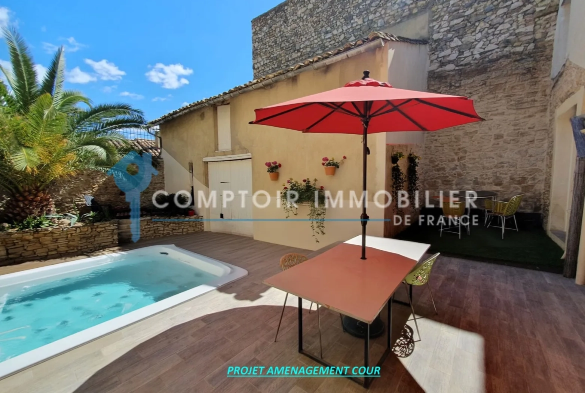 Maison de village avec dépendances et cour à Laudun, idéalement située près d'Uzès 