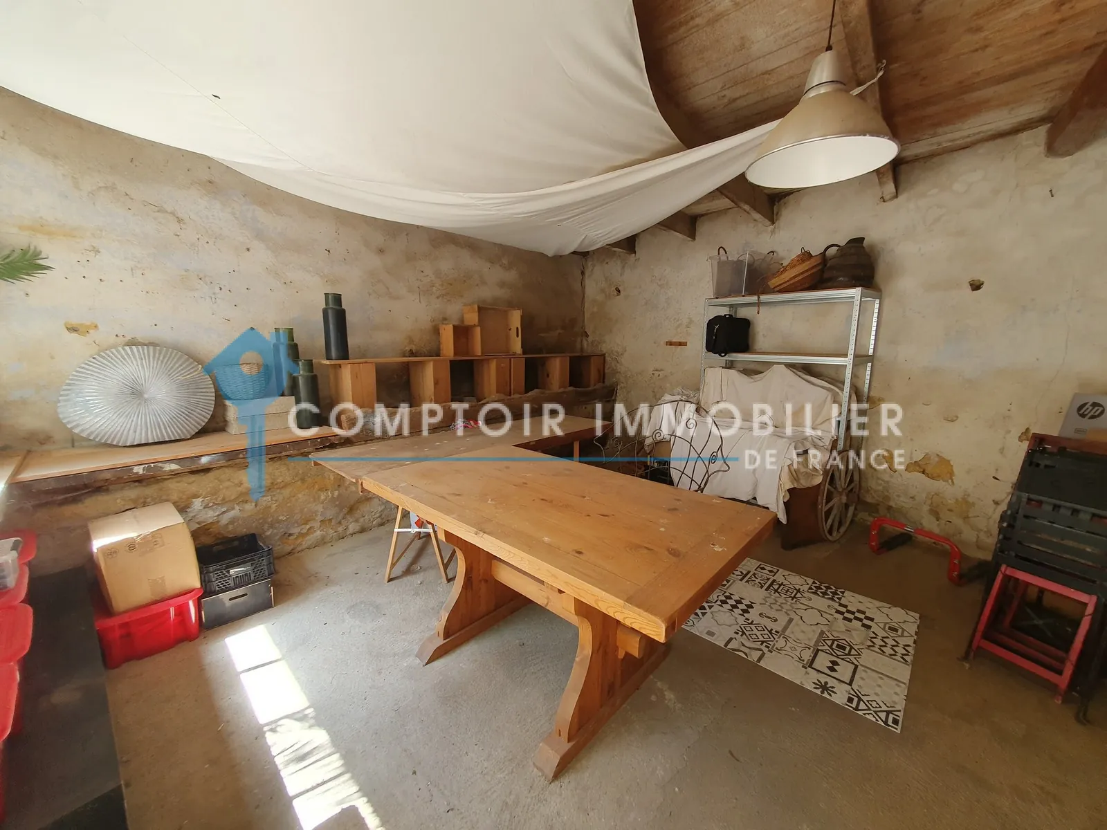 Maison de village avec dépendances et cour à Laudun, idéalement située près d'Uzès 