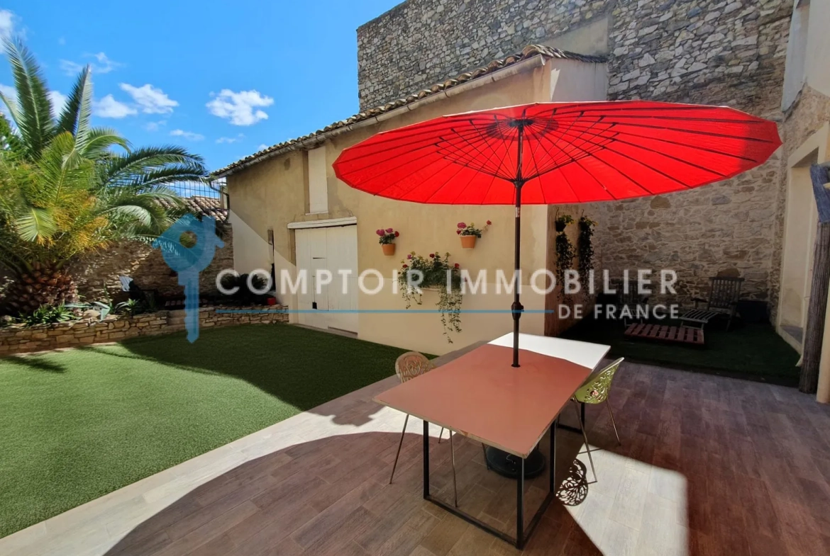 Maison de village avec dépendances et cour à Laudun, idéalement située près d'Uzès 