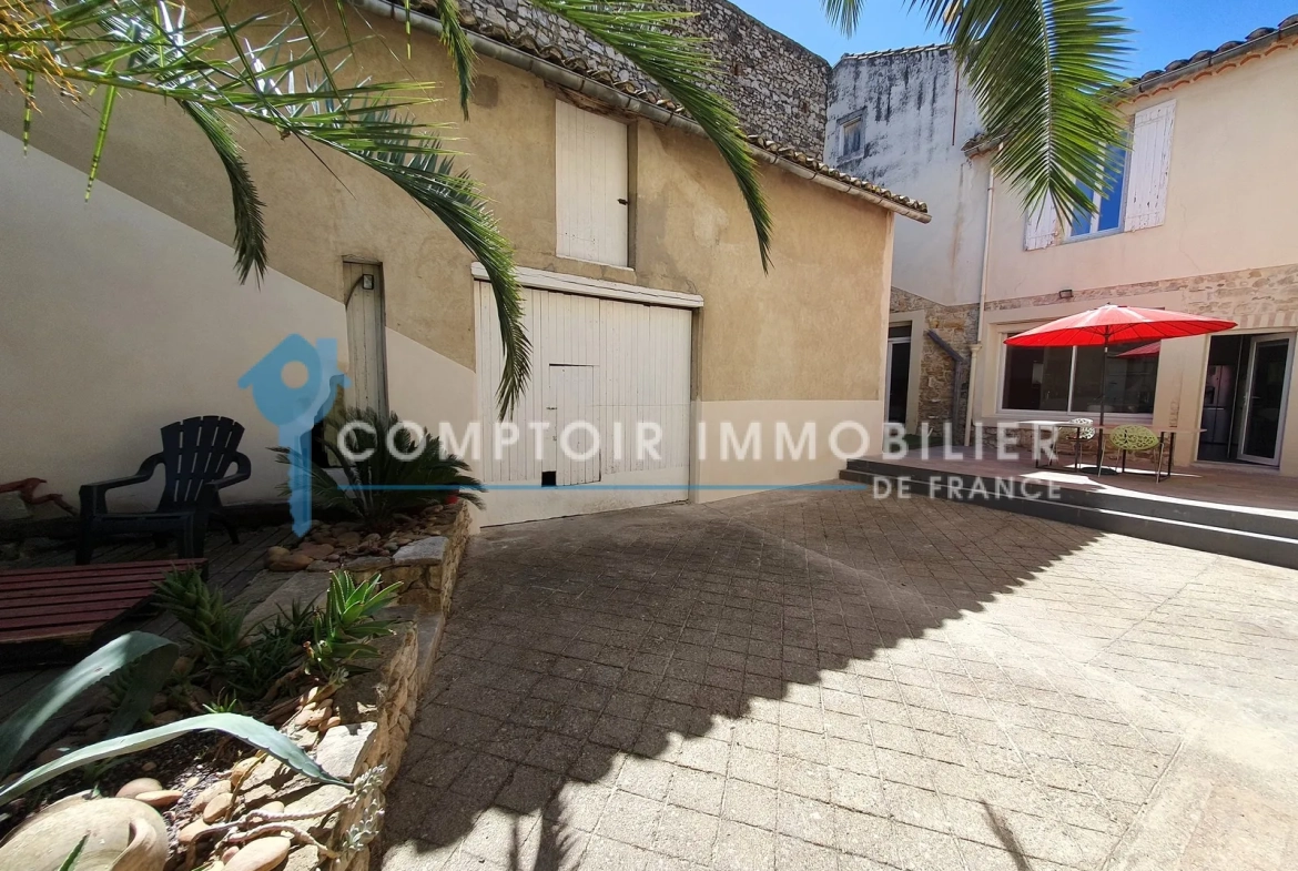 Maison de village avec dépendances et cour à Laudun, idéalement située près d'Uzès 