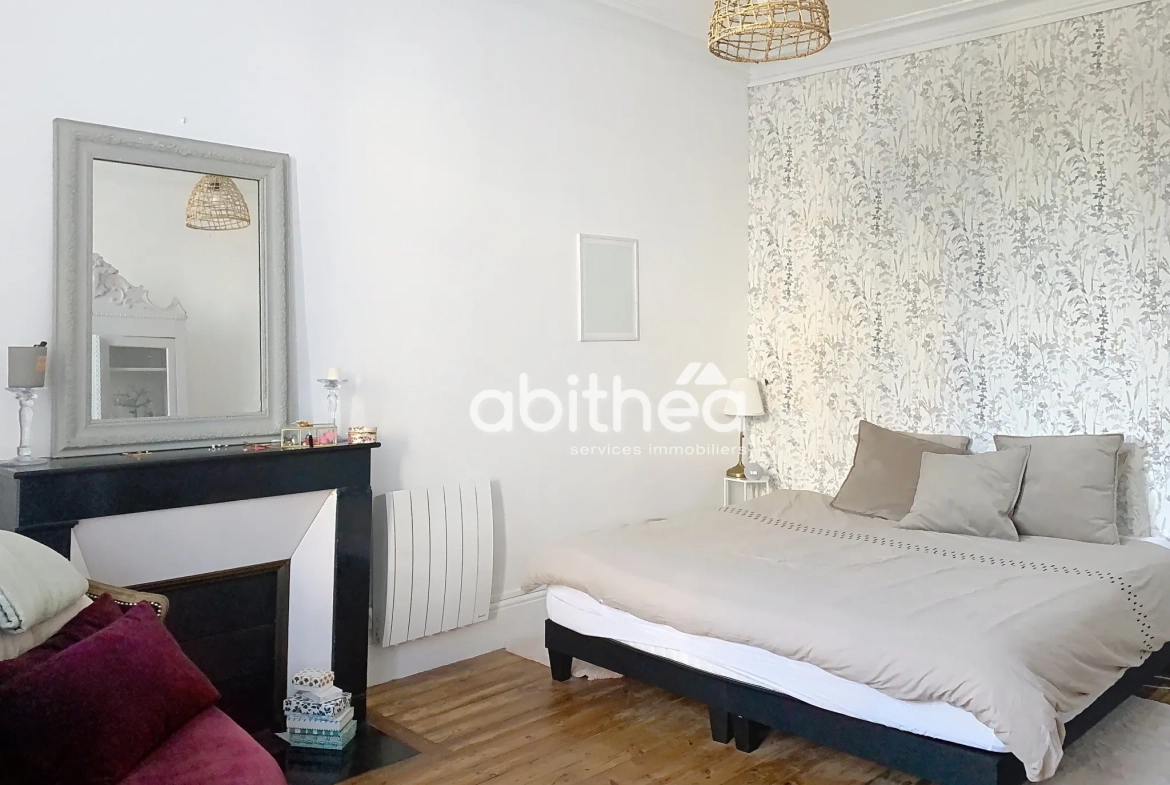 Magnifique maison en pierre de 240 m² au centre de JARNAC avec jardin et dépendances 