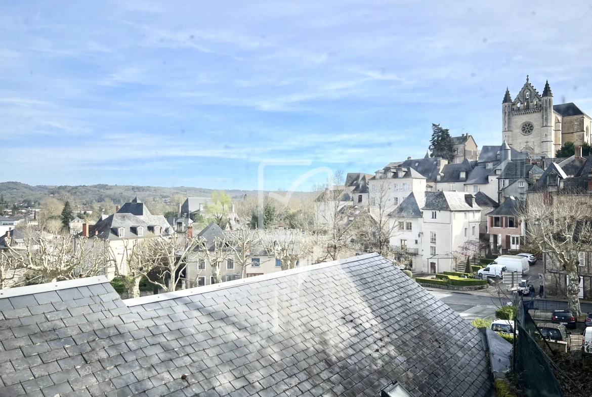 Charmante maison de 65 m² à Terrasson Lavilledieu avec véranda et espace de stockage 