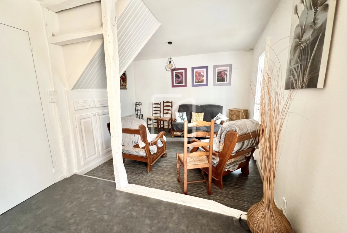Charmante maison de 65 m² à Terrasson Lavilledieu avec véranda et espace de stockage 
