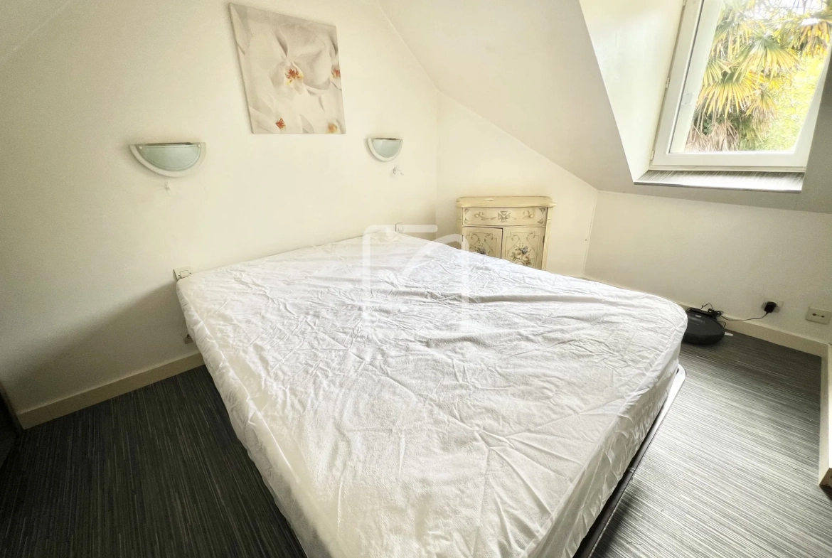 Charmante maison de 65 m² à Terrasson Lavilledieu avec véranda et espace de stockage 
