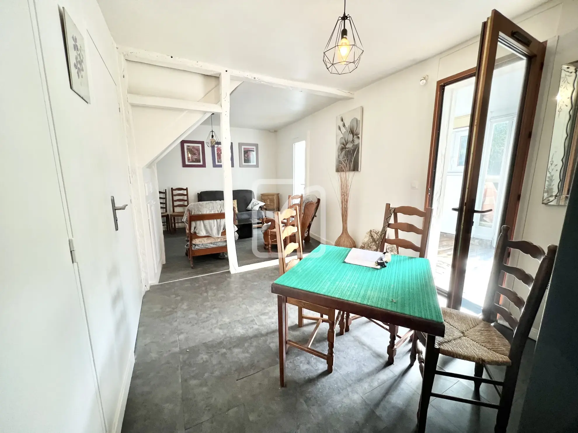 Charmante maison de 65 m² à Terrasson Lavilledieu avec véranda et espace de stockage 