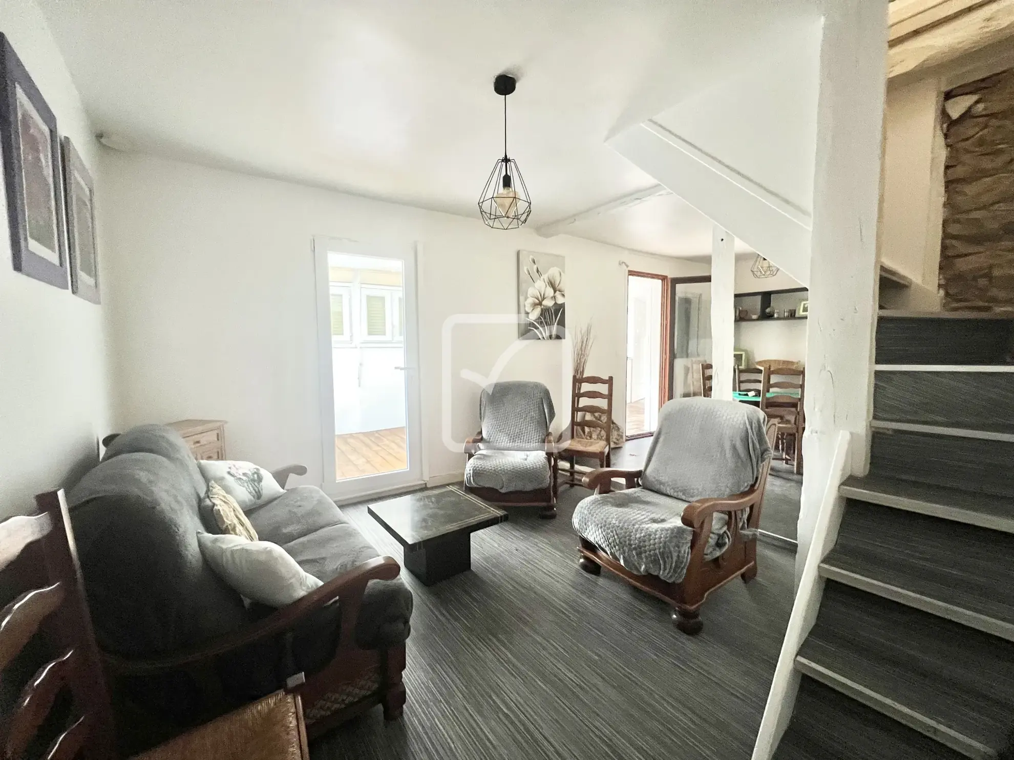 Charmante maison de 65 m² à Terrasson Lavilledieu avec véranda et espace de stockage 