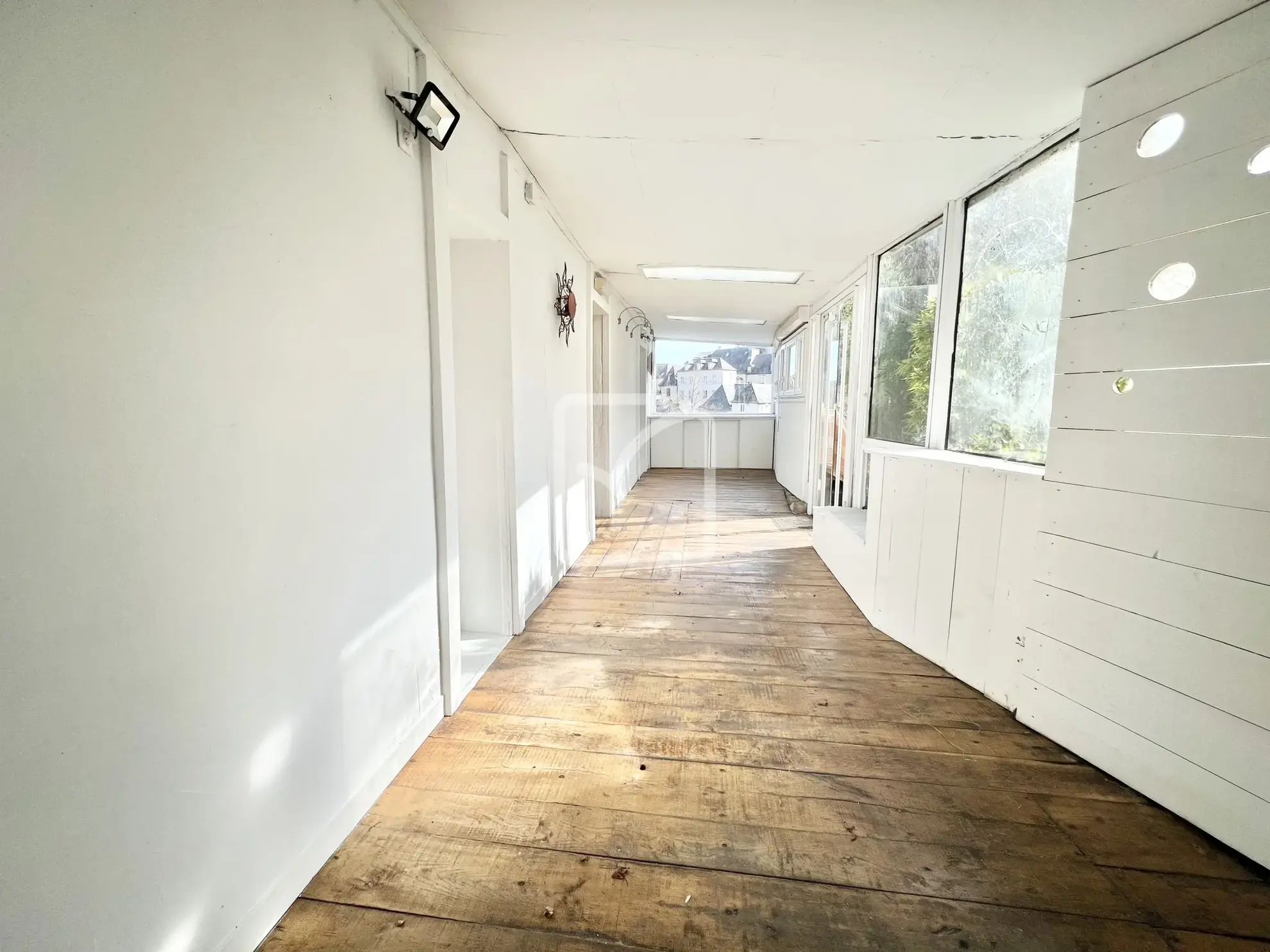 Charmante maison de 65 m² à Terrasson Lavilledieu avec véranda et espace de stockage 