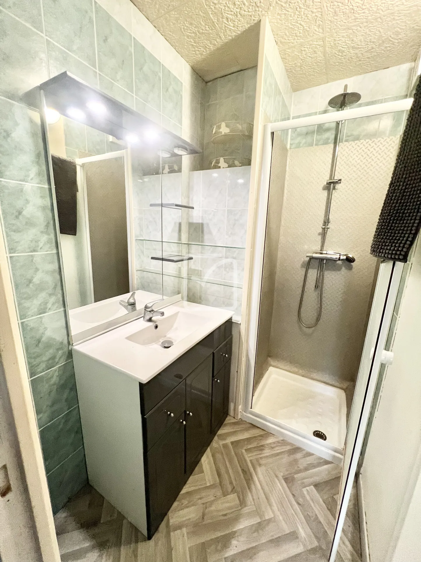 Charmante maison de 65 m² à Terrasson Lavilledieu avec véranda et espace de stockage 