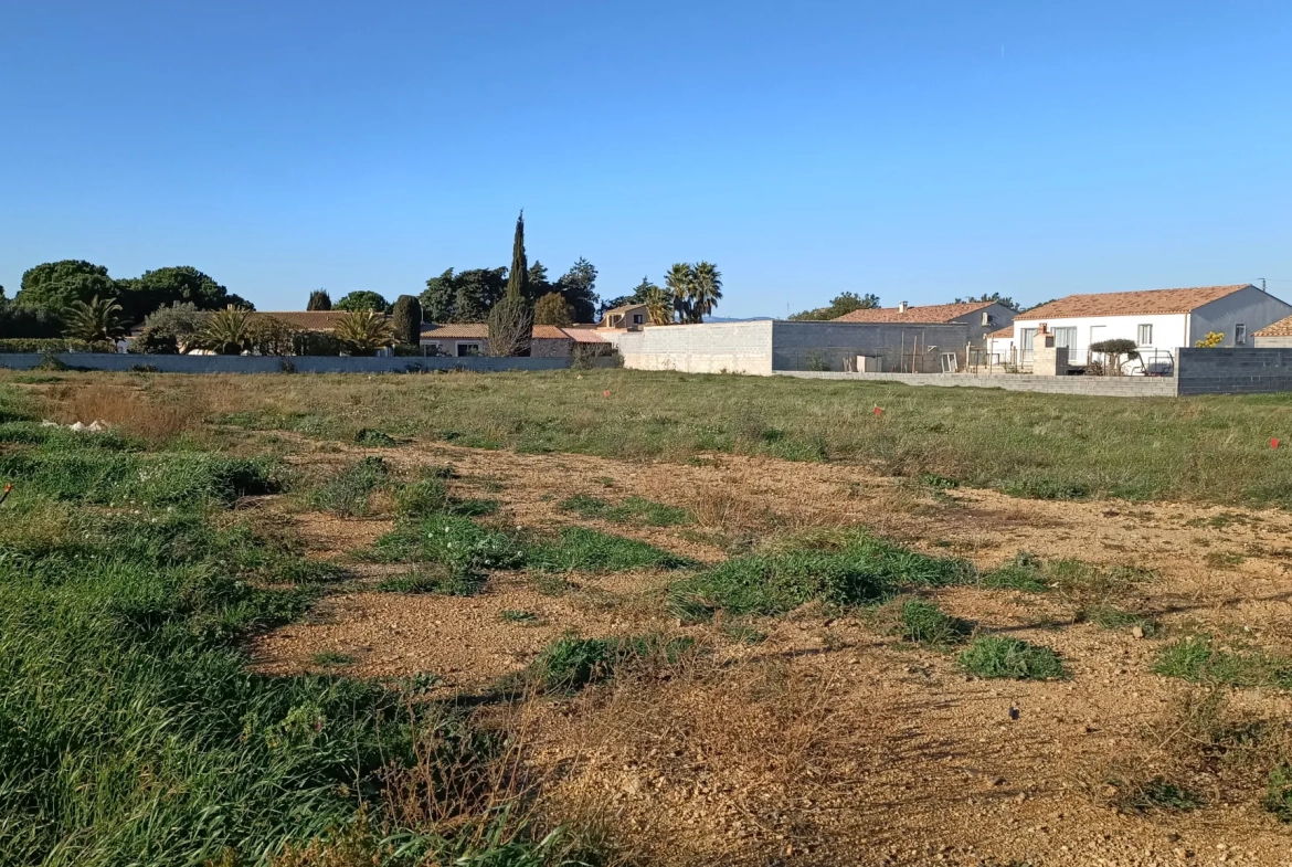 Terrain constructible et viabilisé de 389 m² à Ginestas proche du Canal du Midi 