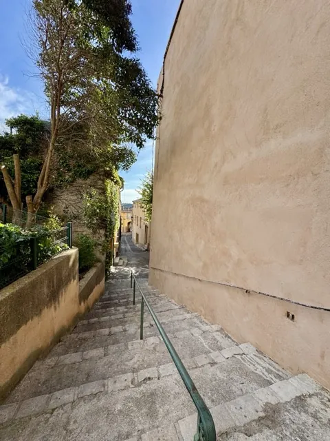 Appartement Duplex T3 à Rénover à Eguilles, Proche Aix-en-Provence 