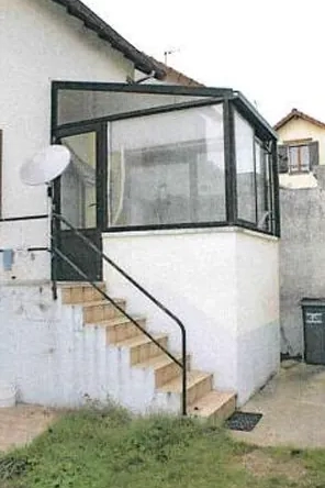 Maison à vendre à Migennes avec 2 chambres, garage et véranda à 32 000 euros 