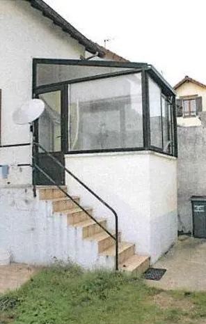 Maison à vendre à Migennes avec 2 chambres, garage et véranda à 32 000 euros 