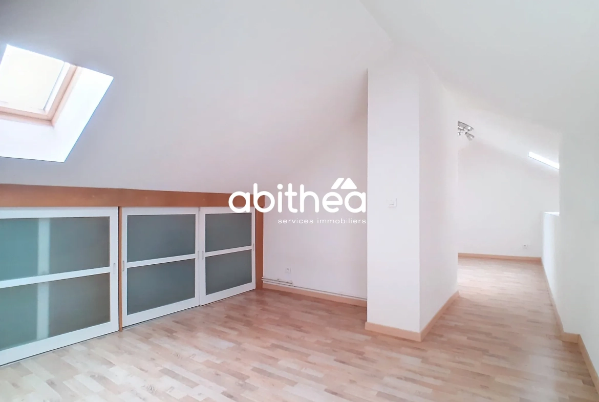Maison individuelle rénovée de 219 m² avec vue panoramique à Marcoing (59) 