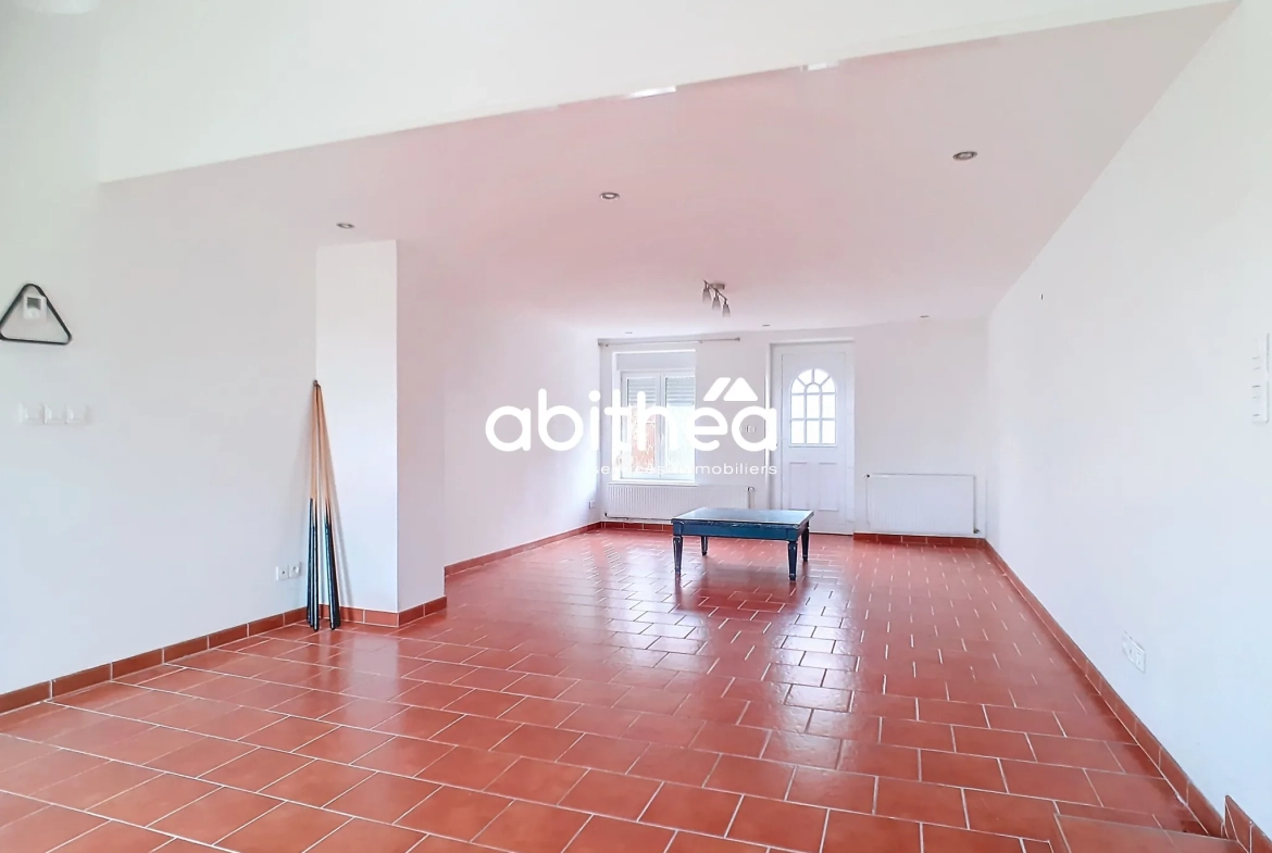 Maison individuelle rénovée de 219 m² avec vue panoramique à Marcoing (59) 