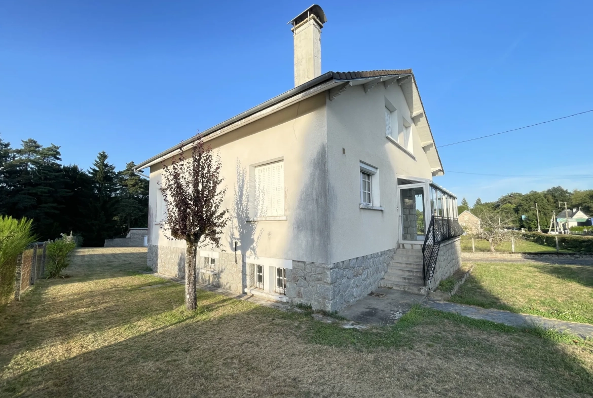 Maison familiale 7 pièces à Saint Privat avec jardin et garage 