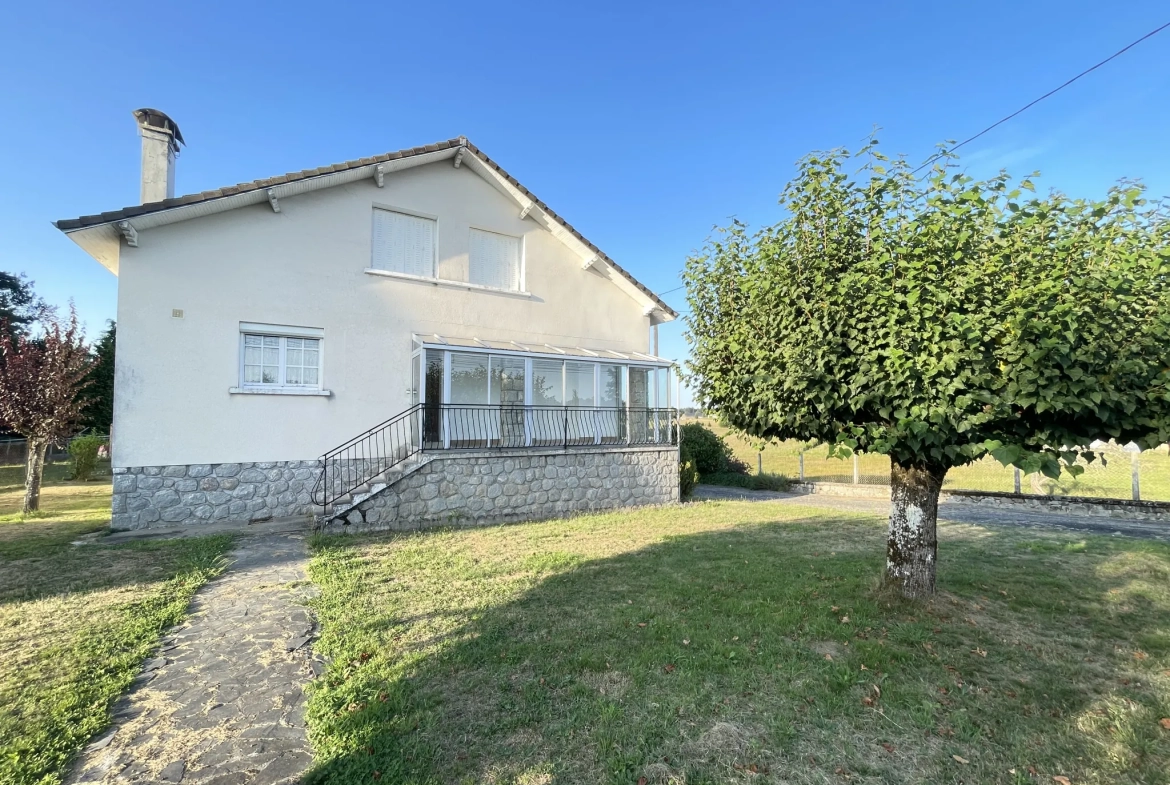 Maison familiale 7 pièces à Saint Privat avec jardin et garage 