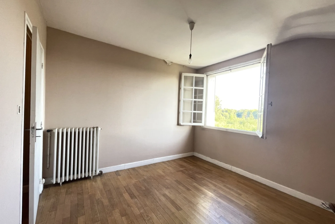 Maison familiale 7 pièces à Saint Privat avec jardin et garage 
